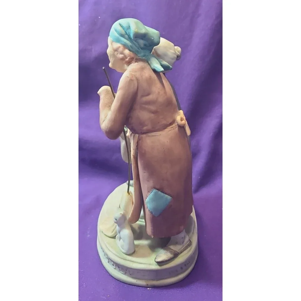 LEFTON CHINA 4724 PORCELAIN TWO OLD WOMAN WITH CAT DOING CHORES FIGURINE JAPAN